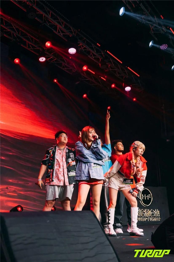 法兰克福训练开放日，今晚战术微调引欢呼，西甲在即，球探报告显示潜力 -ewc电竞入口